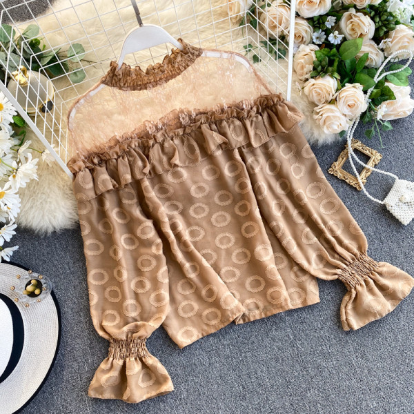 Модерна дамска блуза с висока яка и къдри в кафяв,бял и черен цвят