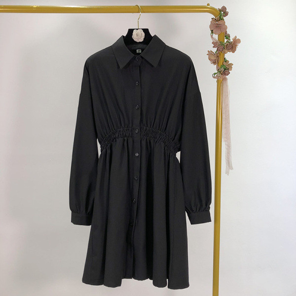 Нов модел пролетна рокля с класическа яка и ластична талия в черен цвят