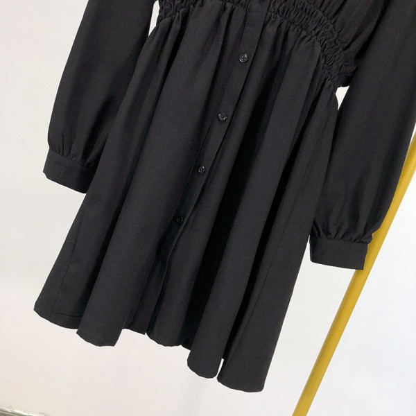 Нов модел пролетна рокля с класическа яка и ластична талия в черен цвят