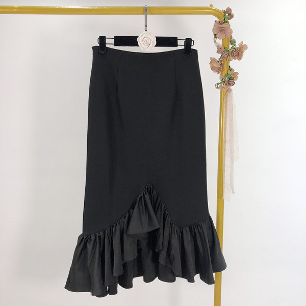 Нов модел дамска пола с къдри и висока талия в черен цвят