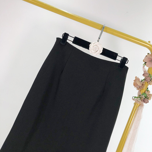 Нов модел дамска пола с къдри и висока талия в черен цвят