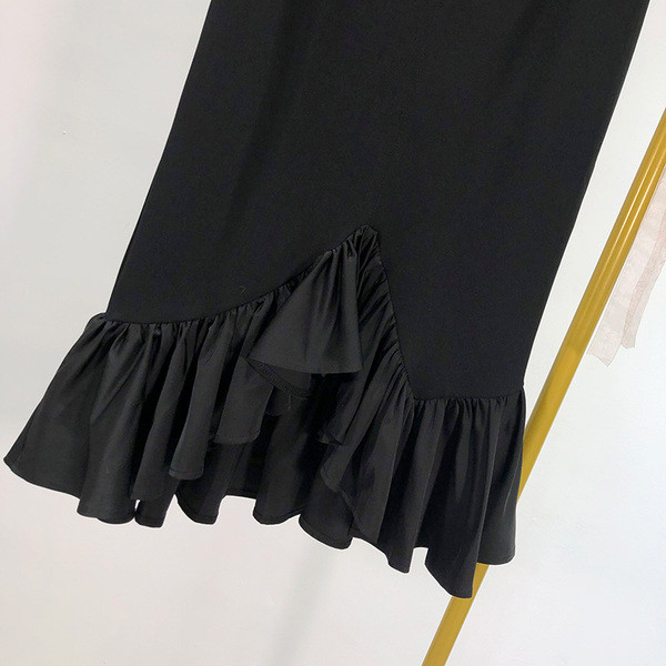 Нов модел дамска пола с къдри и висока талия в черен цвят