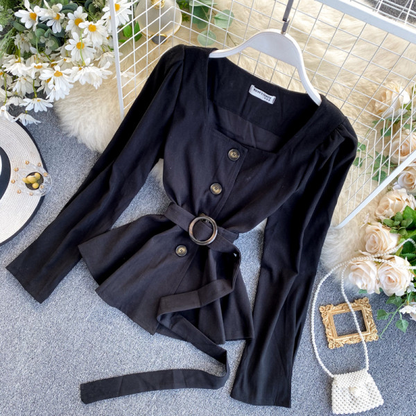 Модерна дамска блуза с квадратно деколте и колан в ретро стил