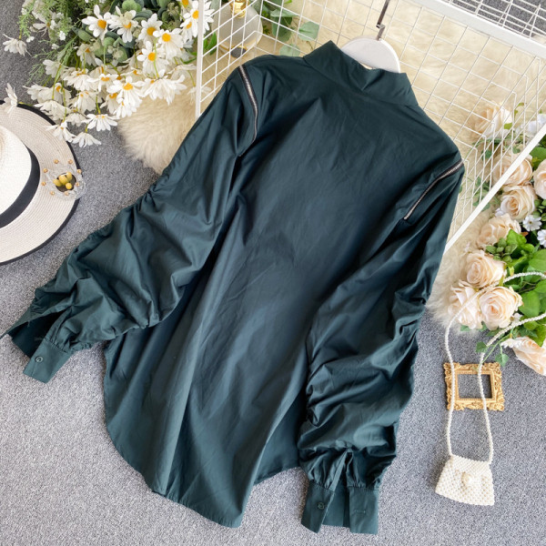 Модерна дамска риза с плисирани ръкави и класическа яка - асиметричен модел