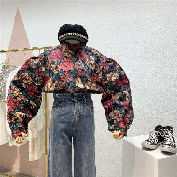 Актуална дамска цветна риза с широки ръкави и флорален десен