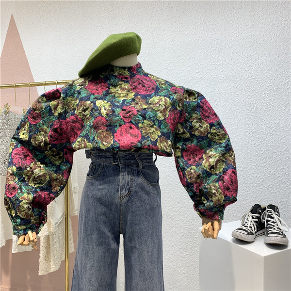 Актуална дамска цветна риза с широки ръкави и флорален десен