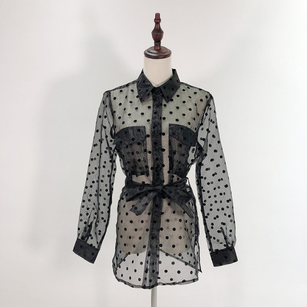 Тънка прозрачна риза от тюл с джобове и колан в черен цвят