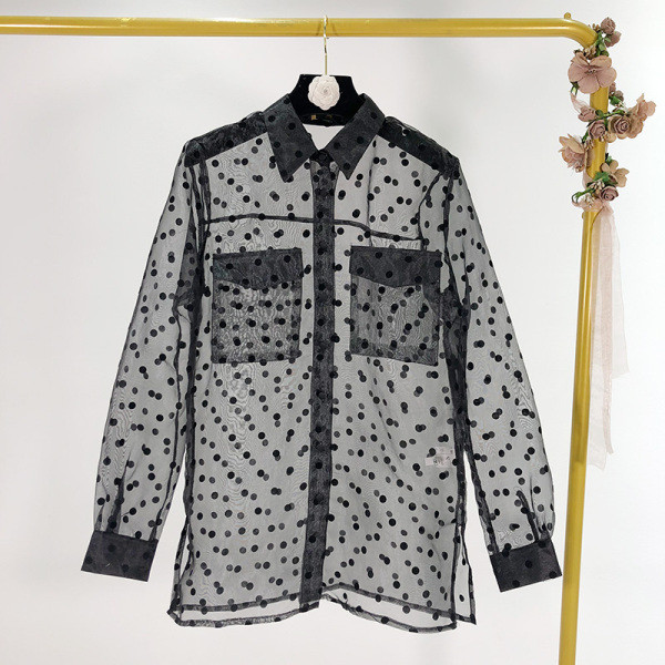 Тънка прозрачна риза от тюл с джобове и колан в черен цвят