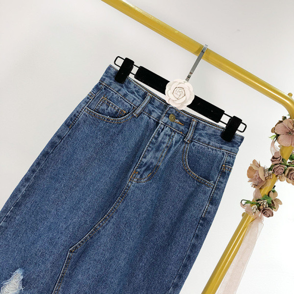 Дълга дънкова пола с висока талия и скъсан мотив в син цвят