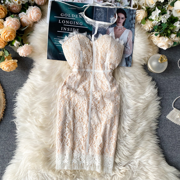 Stiilne naiste pitsiline rihmadeta kleit mustas ja beežis toonis