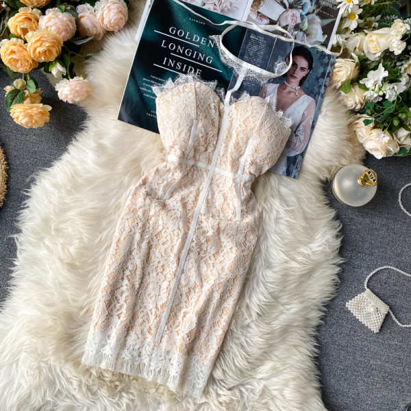 Stiilne naiste pitsiline rihmadeta kleit mustas ja beežis toonis