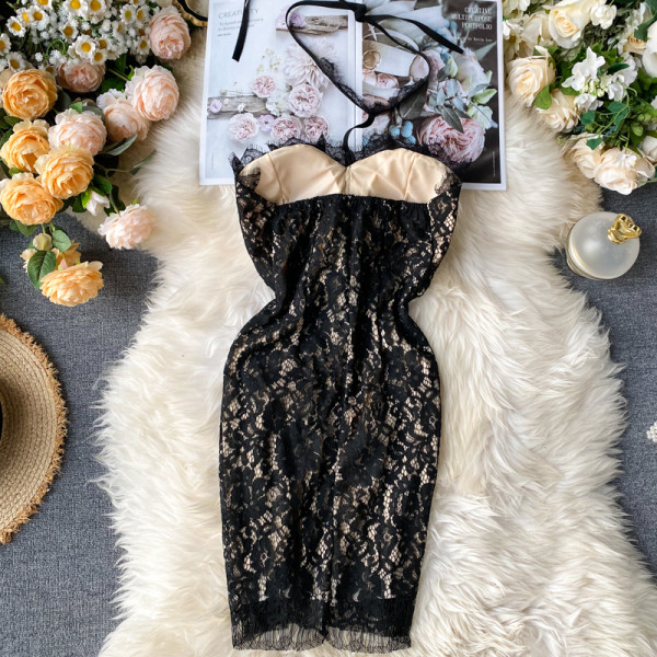 Stiilne naiste pitsiline rihmadeta kleit mustas ja beežis toonis