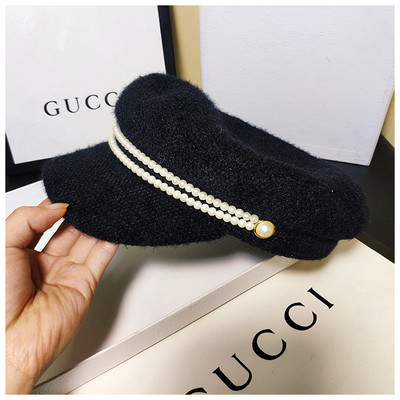 Trijų spalvų žieminė pliušinė moteriška kepurė su perlų apdaila