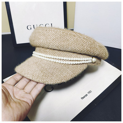 Trijų spalvų žieminė pliušinė moteriška kepurė su perlų apdaila