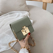 Малка дамска чанта в квадратна форма с дълга дръжка за рамо в четири цвята