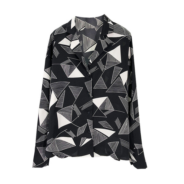 Нов модел дамска риза с копчета и колан в черен цвят с шарка