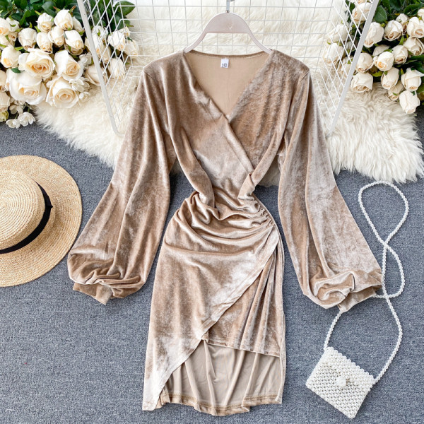 Модерна дамска рокля от кадифе асиметричен модел 