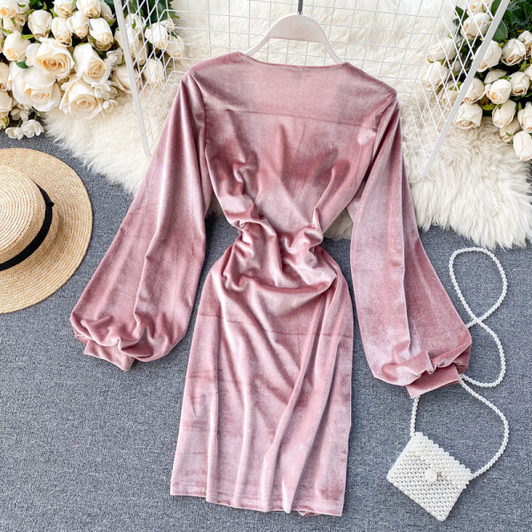 Модерна дамска рокля от кадифе асиметричен модел 