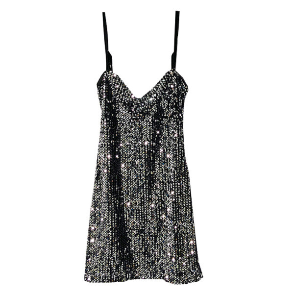 Къса вталена рокля с тънки презрамки в сребрист цвят с пайети