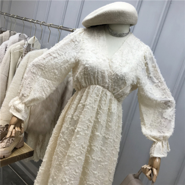 Актуална дамска рокля разкроен модел с дълъг ръкав и V-образно деколте в два цвята