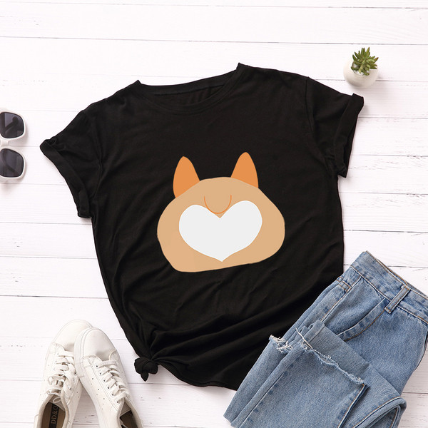 Moodne mitmes värvitoonis värvilise aplikatsiooni ja ümara kaelusega naiste T-särk