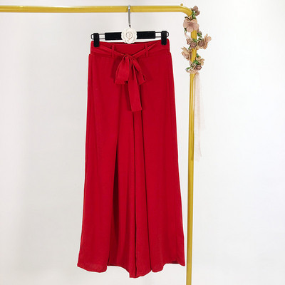 Duga i široka suknja-hlače s visokim strukom i remenom