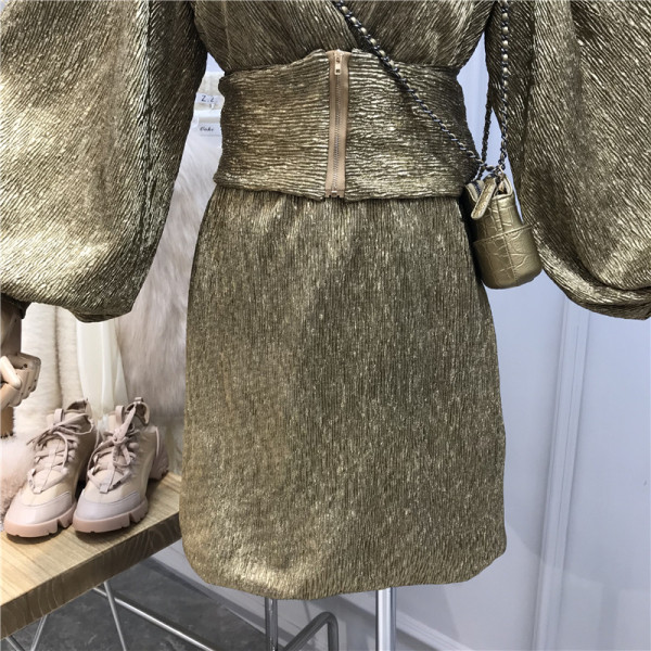 Елегантна дамска рокля с дълбоко деколте и широки ръкави в два цвята