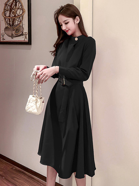 Модерна дамска дълга рокля с колан и дълъг ръкав в черен и червен цвят