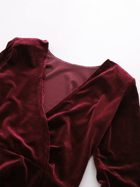 Модерно дамско боди от кадифе с гол гръб в цвят бордо