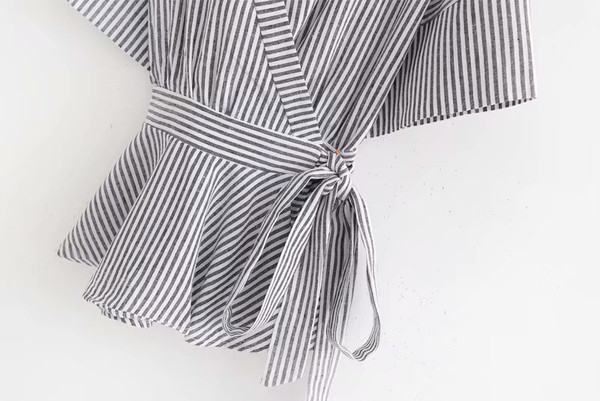 Дамска раирана риза с V-образно деколте и връзки на талията 