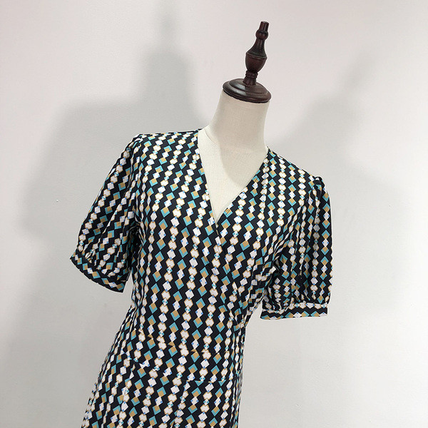 Нов модел летен гащеризон с V-образно деколте и висока талия