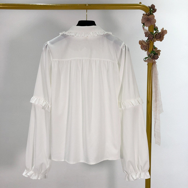 Дамска риза в бял цвят с къдри на яката и ръкавите