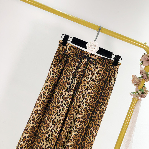 Широки панталони с леопардов принт и еластична талия