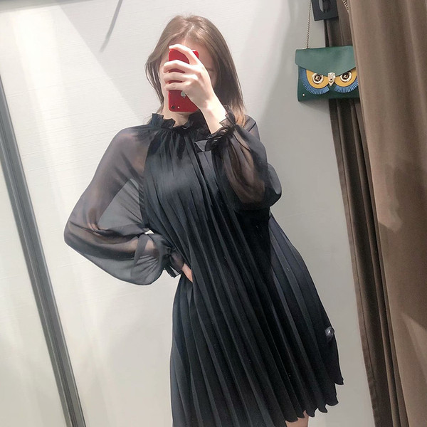 Нов модел плисирана дамска рокля с широк ръкав в черен цвят