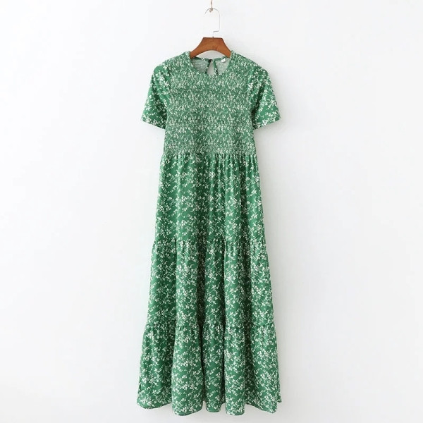 Дълга пролетна рокля разкроен модел с овално деколте и къс ръкав в зелен цвят