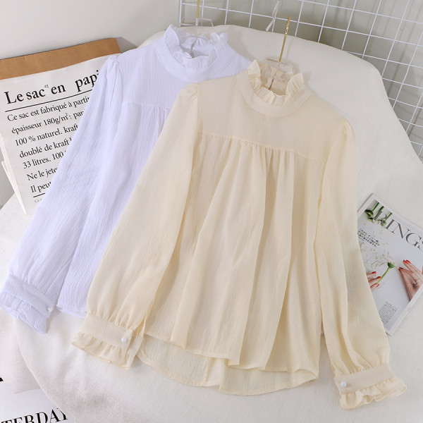 Дамска риза с дълъг ръкав и висока яка в бял и бежов цвят