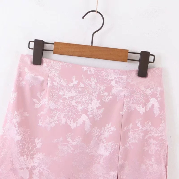 Къса дамска пола с цепка и висока талия 