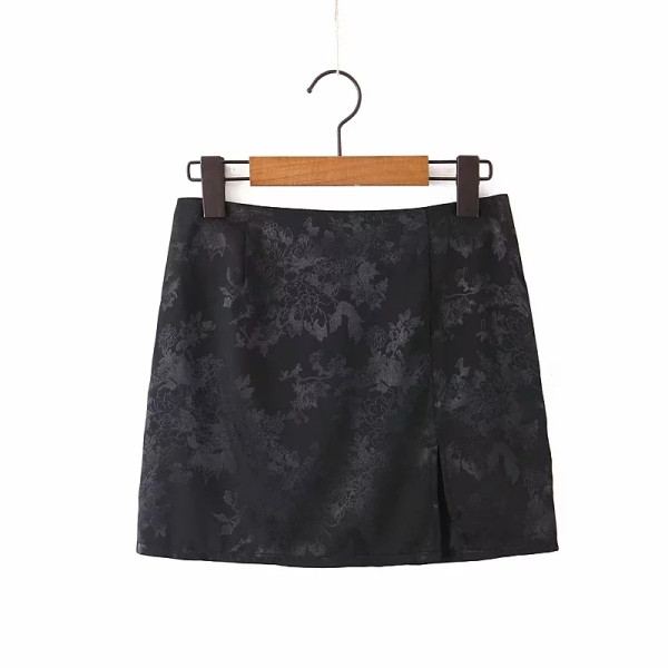 Къса дамска пола с цепка и висока талия 