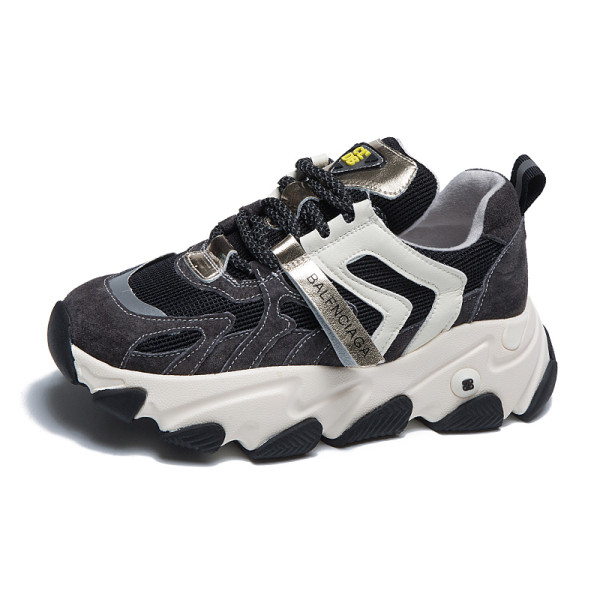 Дамски модерни маратонки с груба подметка и цветни връзки в черен и бял цвят 