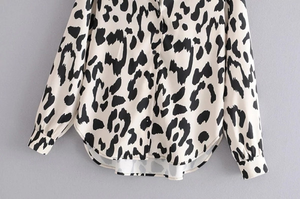 Широка дамска риза класически модел с леопардов десен