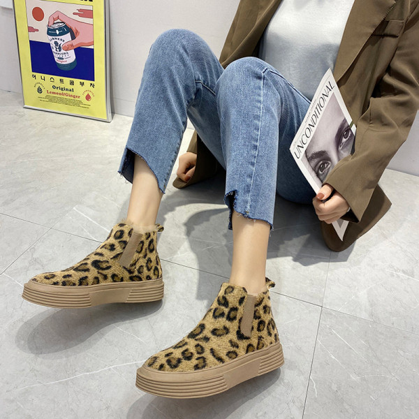 Есенно-зимни дамски боти с мека подплата и животински десен в две разцветки 