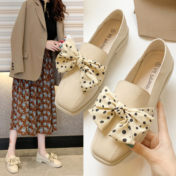 Ежедневни дамски обувки от еко кожа с панделка в черен и бежов цвят