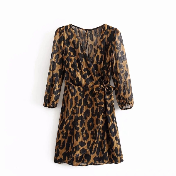 Тънка пролетна рокля с  V-образно деколте в кафяв цвят с леопардов десен