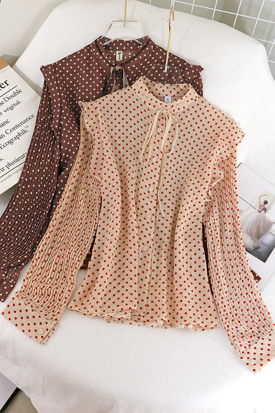 Модерна дамска риза с овално деколте и панделка на точки 