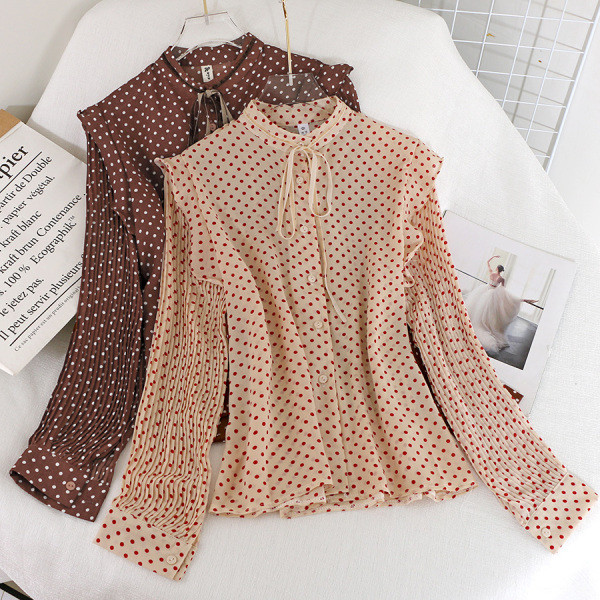 Модерна дамска риза с овално деколте и панделка на точки 