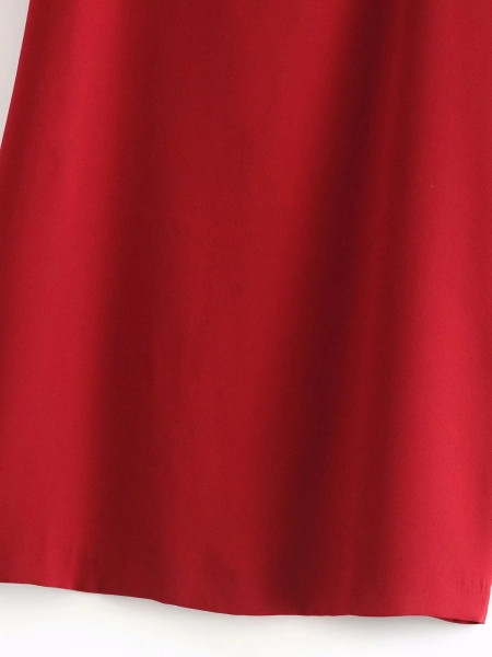 Къса пролетна рокля с къс прилеп ръкав и овално деколте в червен и черен ръкав