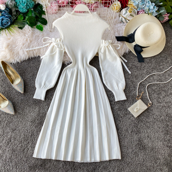 Плисирана плетена рокля с тюл и връзки на ръкавите в два цвята