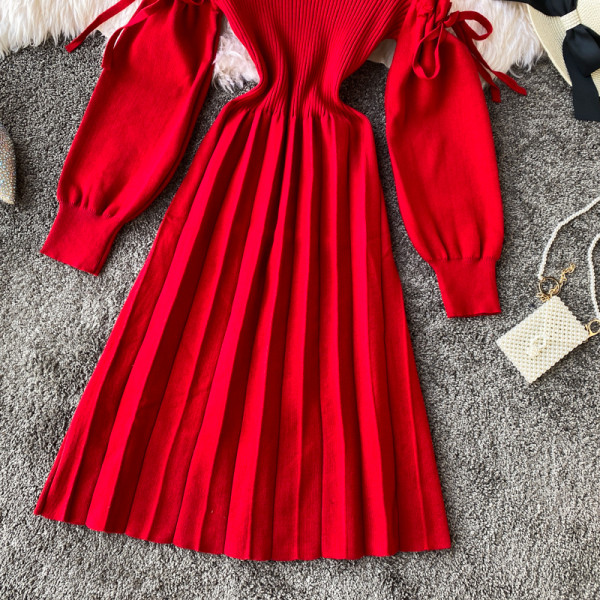 Плисирана плетена рокля с тюл и връзки на ръкавите в два цвята