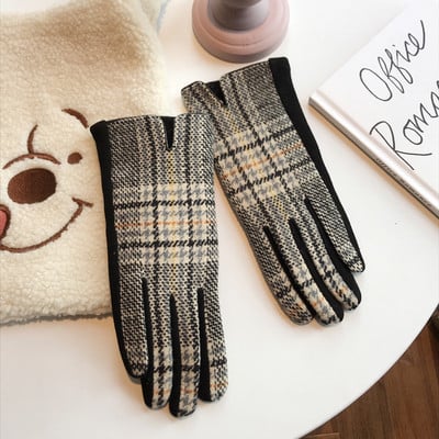 Stiilsed sametist ja kašmiirist naiste ruudulised kindad – mitut värvi