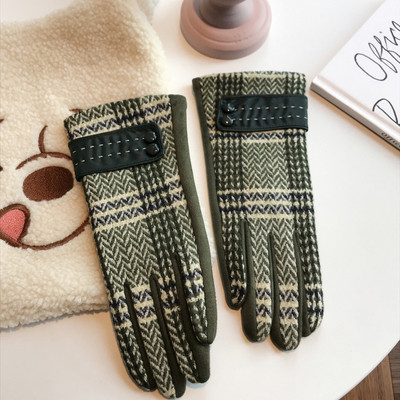 Stiilsed sametist ja kašmiirist naiste ruudulised kindad – mitut värvi